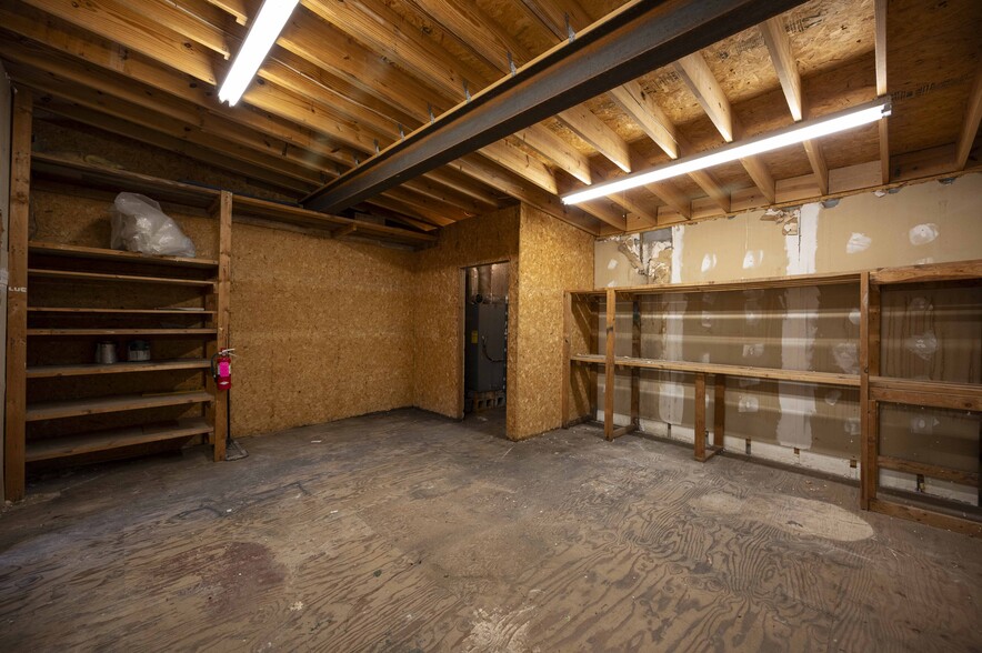 More Photos Of 659 N Main St, Woodstock Mixed Retail For Sale