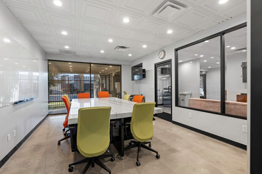 More Photos Of 4600 W American Ave, Bakersfield Office For Sale