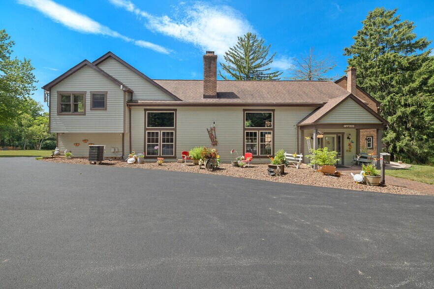 More Photos Of 40 Hospital Rd, Gettysburg Hotel For Sale