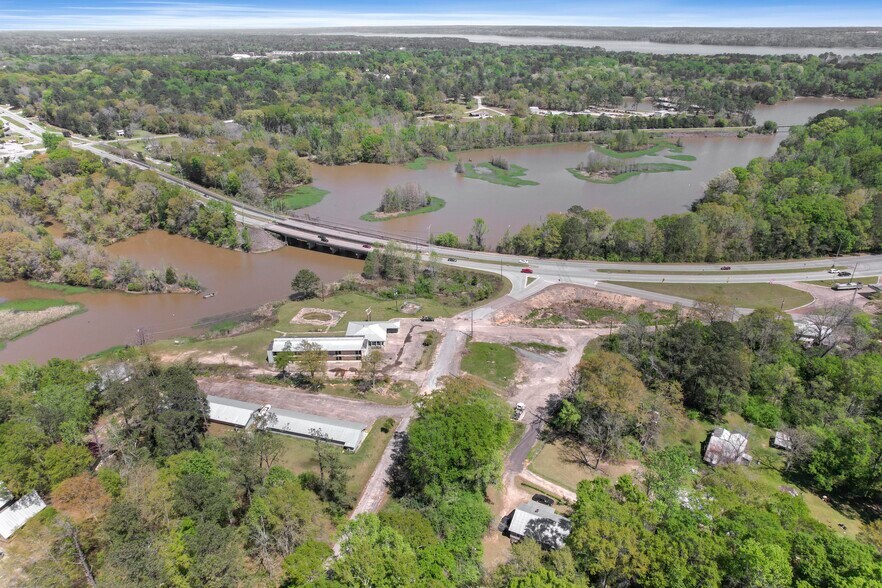 More Photos Of 1010 N Eufaula Ave, Eufaula Hotel For Sale