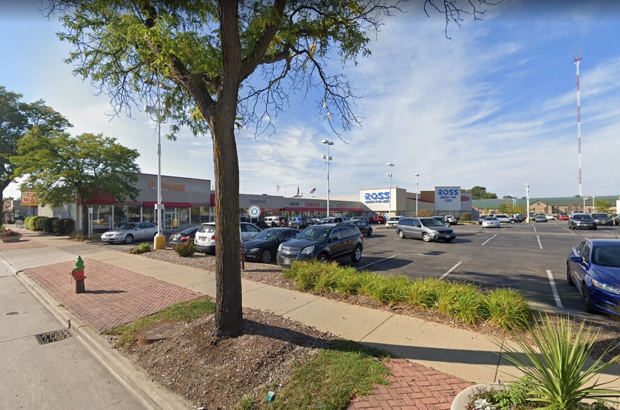 More Photos Of 320-380 E Capitol Dr, Milwaukee Unknown For Lease