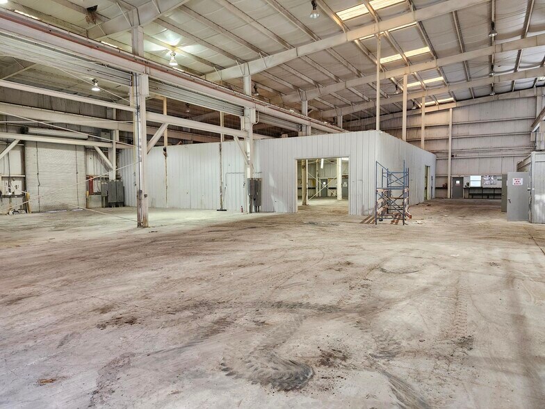 More Photos Of 309 Angle Rd, Fort Pierce Manufacturing For Sale