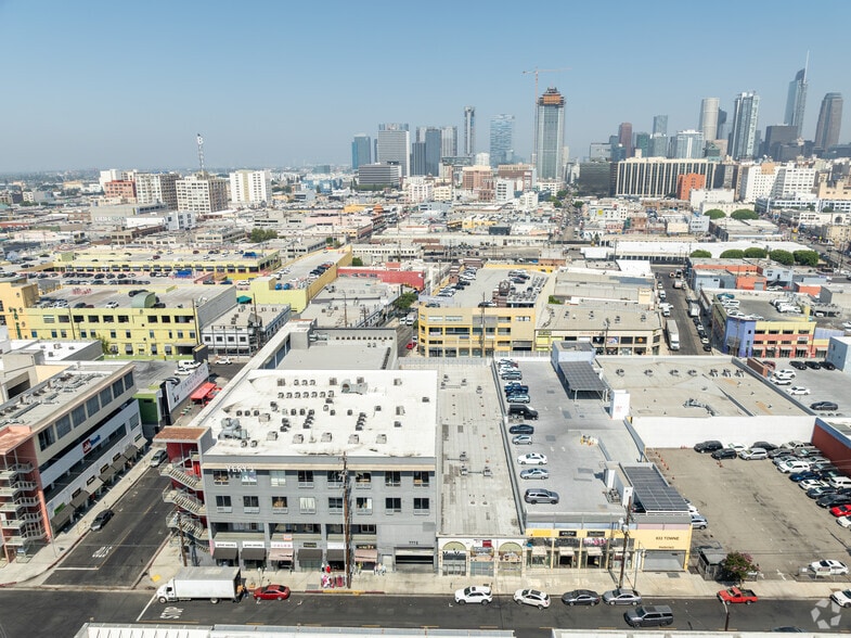 More Photos Of 948 Crocker St, Los Angeles Storefront Retail Office For Lease