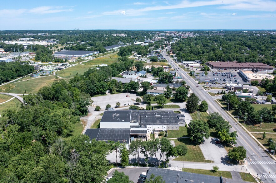 More Photos Of 1900 S Walnut St, Bloomington Manufacturing For Sale