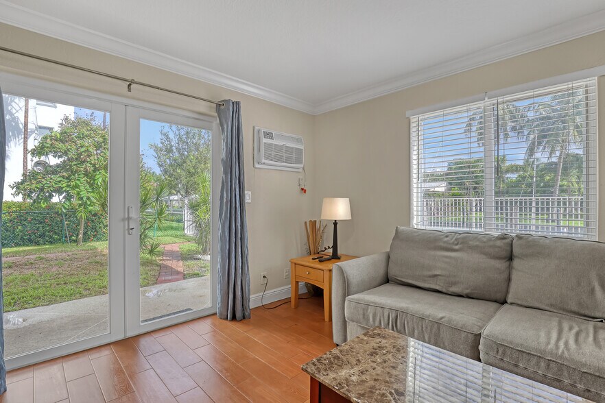 More Photos Of 3204 SE 10th St, Pompano Beach Apartments For Sale