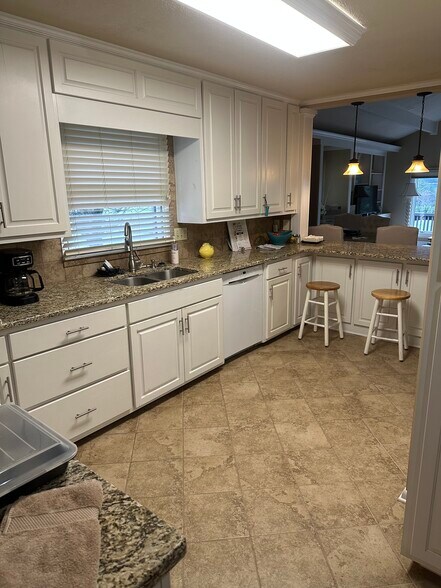 More Photos Of 1419 Deerfield Rd, Boone Office For Sale