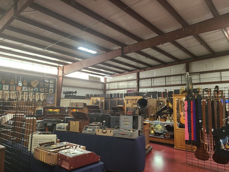 More Photos Of 3535 S Irving St, Sheridan Warehouse For Lease