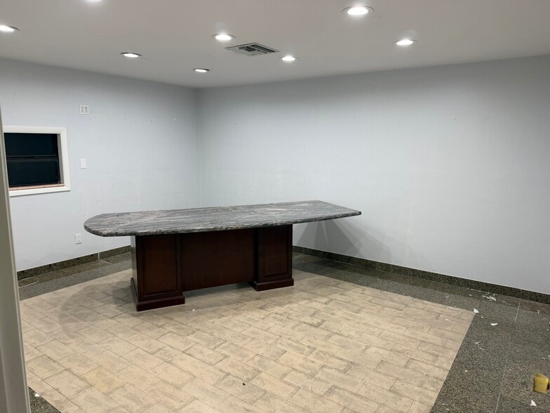 More Photos Of 4392 Corporate Sq, Naples Flex For Lease