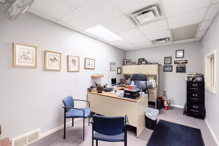 More Photos Of 2170 Lavelle Rd, Flint Flex For Sale