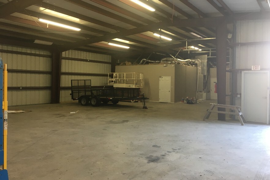 More Photos Of 6717 Kram St, Corpus Christi Warehouse For Lease
