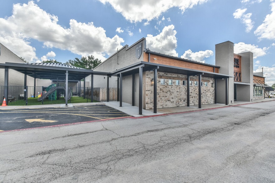 More Photos Of 1222 W Main St, Tomball Religious Facility For Sale