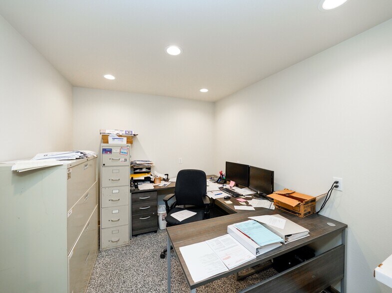 More Photos Of 893 Wilco Rd, Stayton Manufacturing For Sale