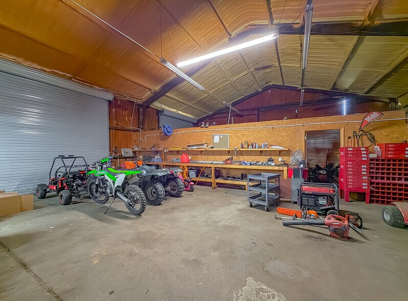 More Photos Of 1204 Dothan Rd, Bainbridge General Retail For Sale