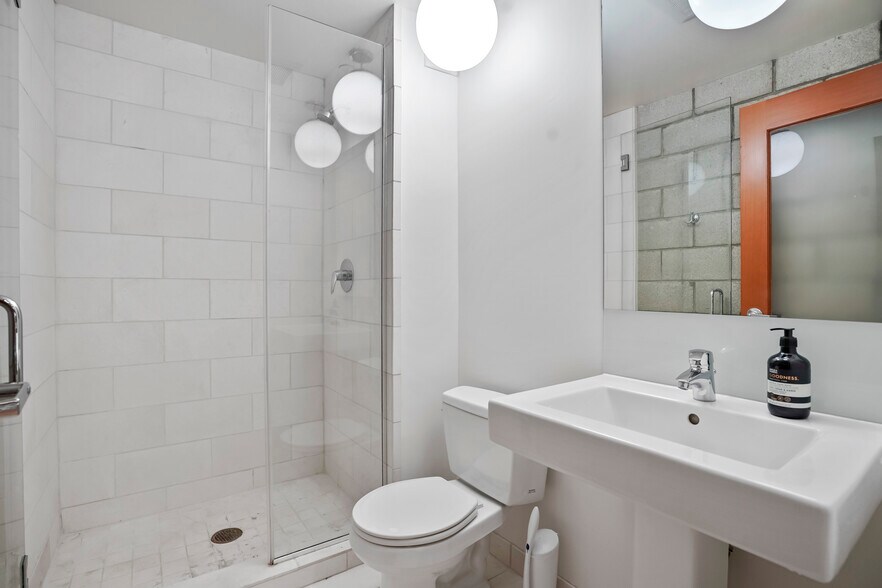 More Photos Of 3450 Cahuenga Blvd W, Los Angeles Office Residential For Lease