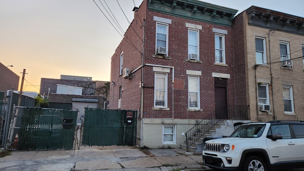 Primary Photo Of 18-14/16 129 Street st, College Point Apartments For Sale