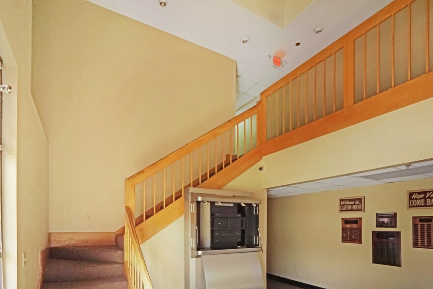 More Photos Of 1560 Commercial Ct, Jonesboro Office For Sale