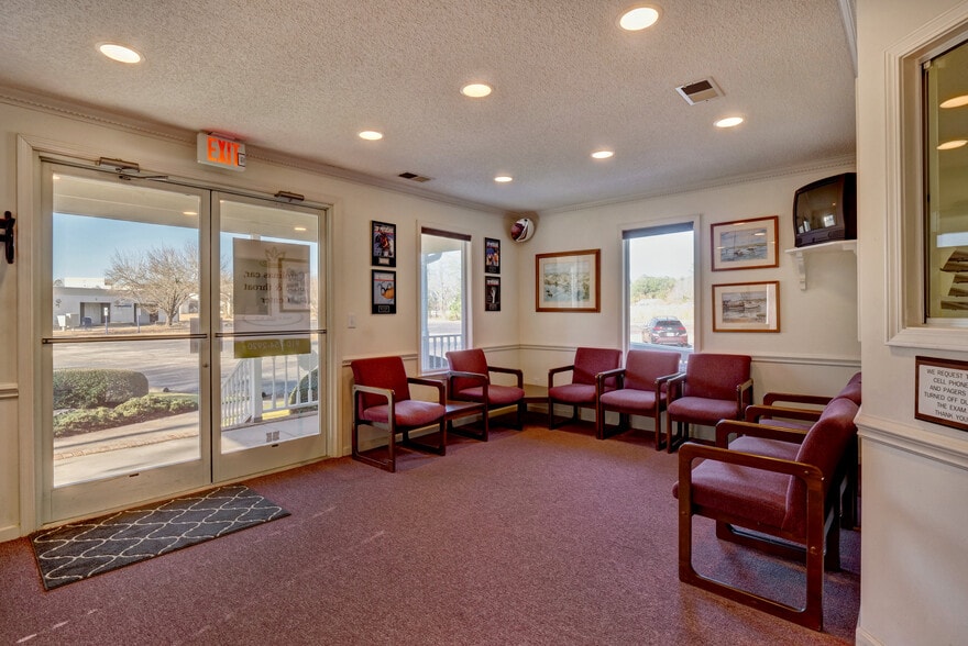 More Photos Of 14 Medical Center Dr SW, Supply Medical For Sale