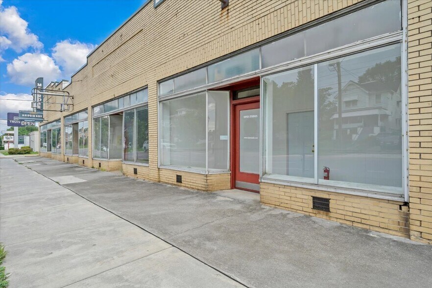 More Photos Of 2302 Melrose Ave NW, Roanoke Flex For Lease