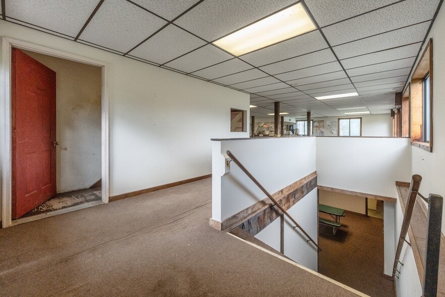 More Photos Of 167 Hill Rd, Kingston Sports And Entertainment For Sale