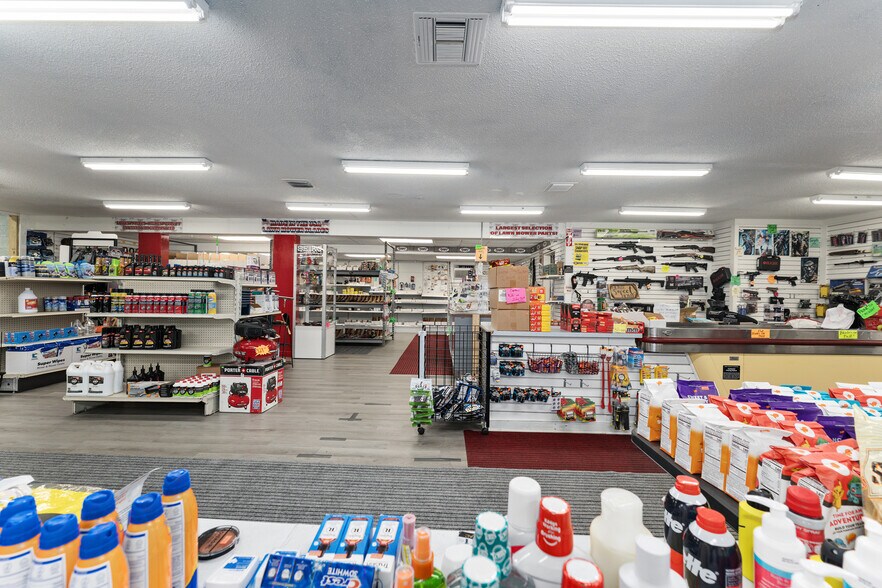 More Photos Of 17313 NE US Highway 301, Waldo Freestanding For Lease