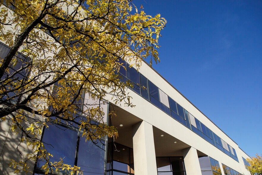 More Photos Of 620 W Erie Blvd, Syracuse Medical For Lease