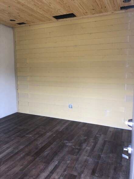 More Photos Of 153 S US Highway 1, Oak Hill Auto Repair For Sale