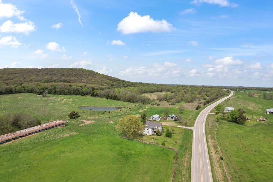 More Photos Of 10535 N Highway 59, Summers Land For Sale