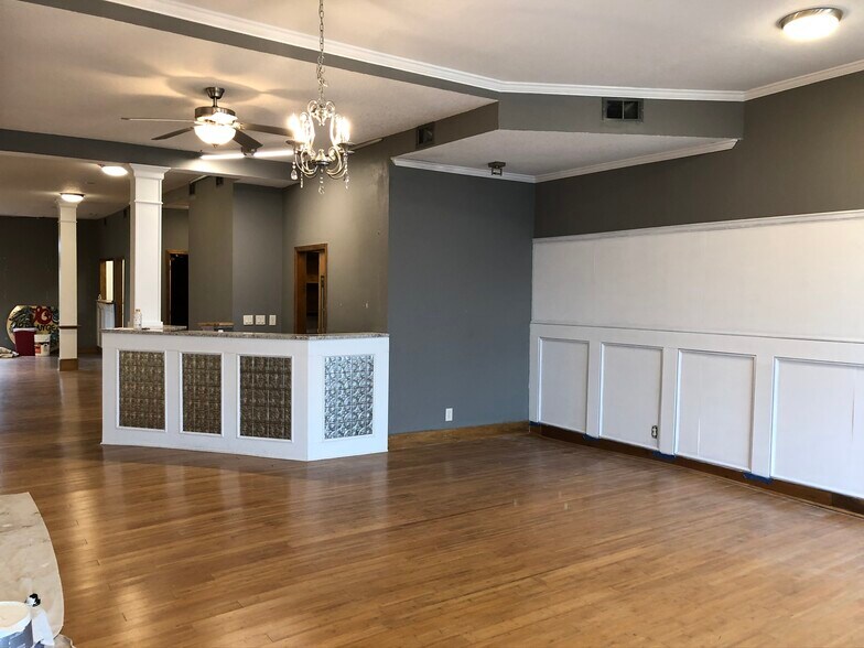 More Photos Of 13416 Santa Fe Trail Dr, Lenexa Storefront Retail Office For Lease