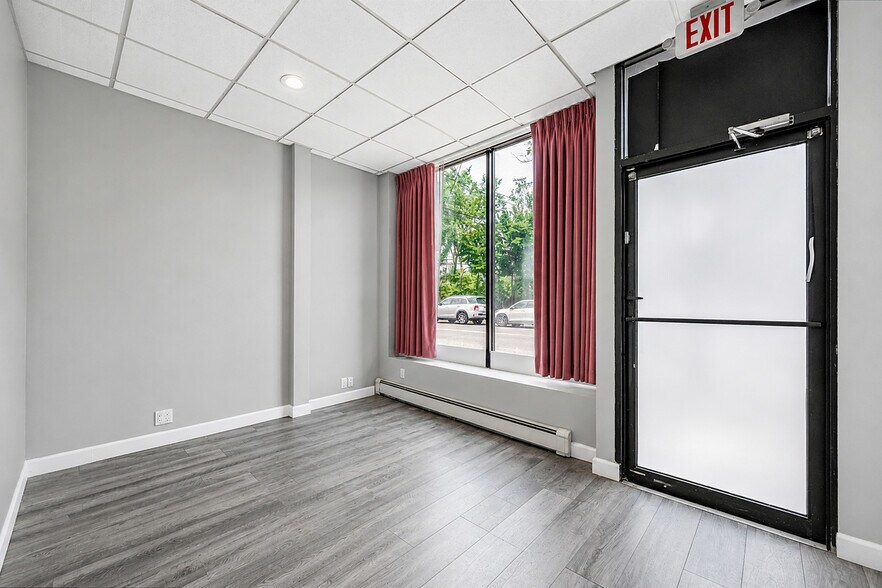 More Photos Of 283-285 Broadway, Bethpage Storefront Retail Office For Lease