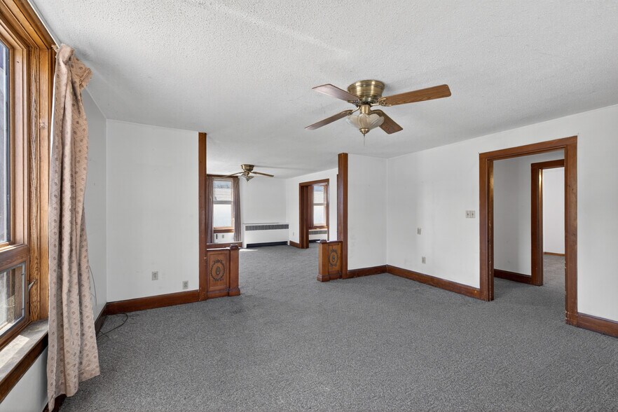 More Photos Of S101 S Main St, Nelson General Retail For Sale