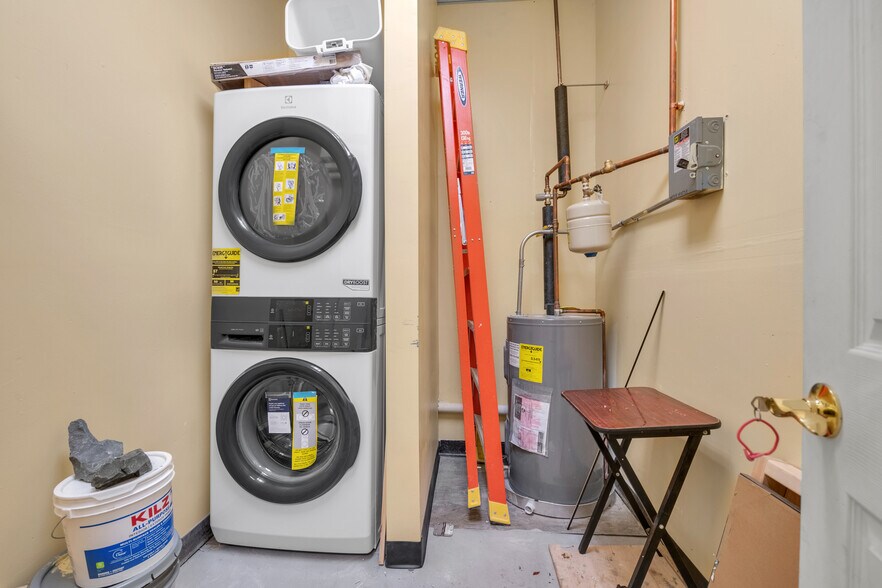 More Photos Of 15 Cr-66, Huntington Station Unknown For Lease