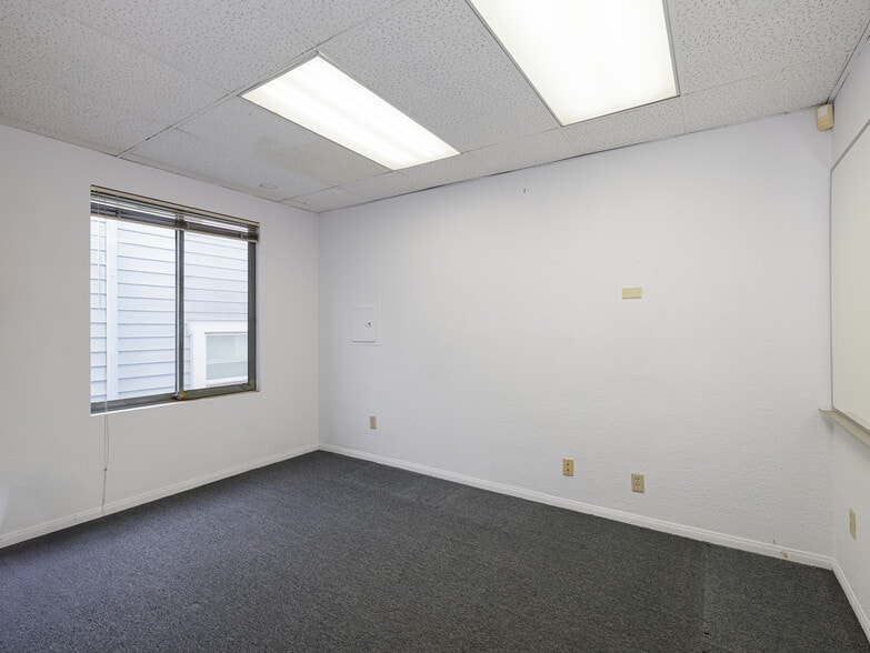 More Photos Of 302 W Grand Ave, El Segundo Office For Lease
