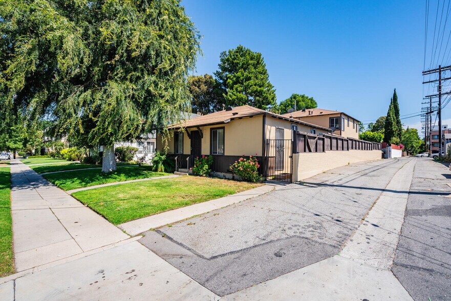 More Photos Of 12036 Magnolia Blvd, Valley Village Apartments For Sale