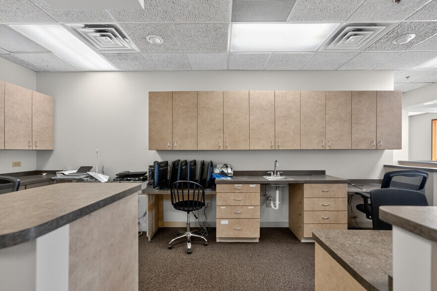 More Photos Of 290 Springfield Dr, Bloomingdale Medical For Lease