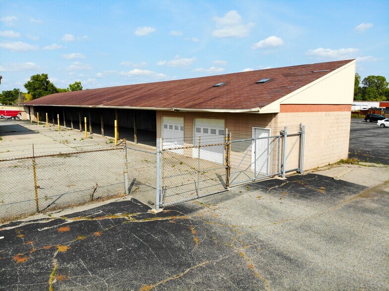 More Photos Of 1325 E Jolly Rd, Lansing Warehouse For Sale