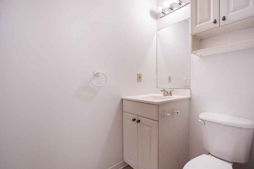 More Photos Of 6982-6984 Saint-Hubert Rue, Montréal Storefront Retail Residential For Sale