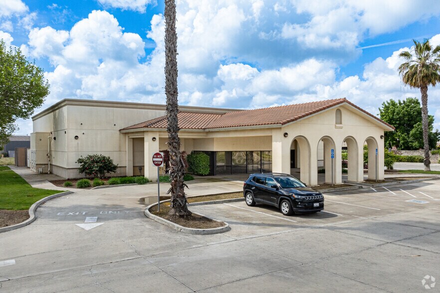 Primary Photo Of 145 S Newmark Ave, Parlier Office For Sale