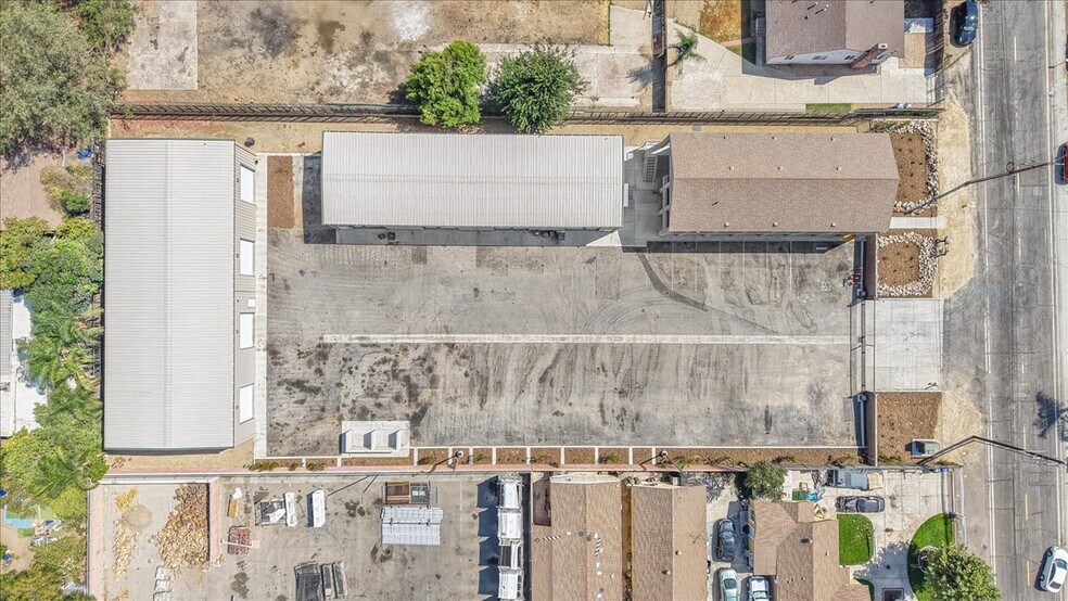 More Photos Of 11185 Roswell Ave, Pomona Warehouse For Lease