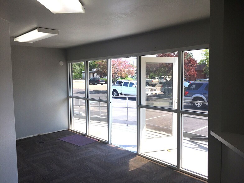 More Photos Of 813-827 S La Cassia Dr, Boise Office For Lease