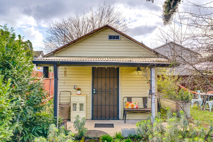 More Photos Of 5254 SE 74th Ave, Portland Flex For Sale