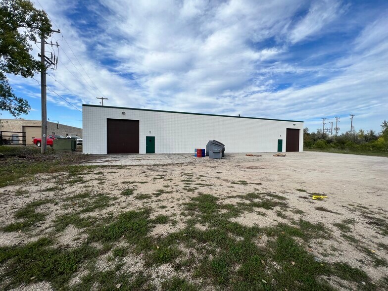 More Photos Of N90W14635 Commerce Dr, Menomonee Falls Manufacturing For Sale