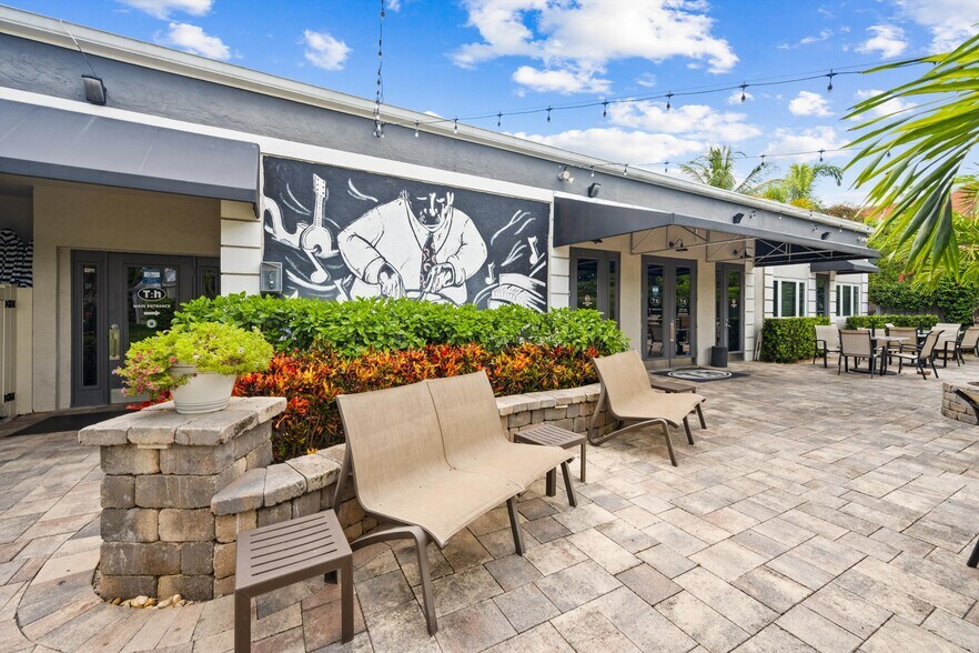 More Photos Of 514 NW Dixie Hwy, Stuart General Retail For Sale