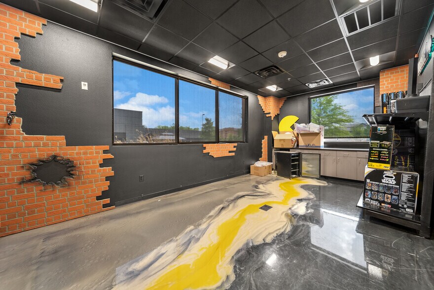 More Photos Of 210 SE 34th St, Bentonville Office For Sale