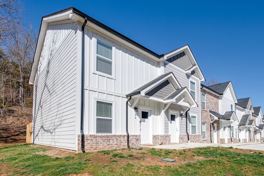 More Photos Of 100 Henry Dr, Burns Apartments For Sale