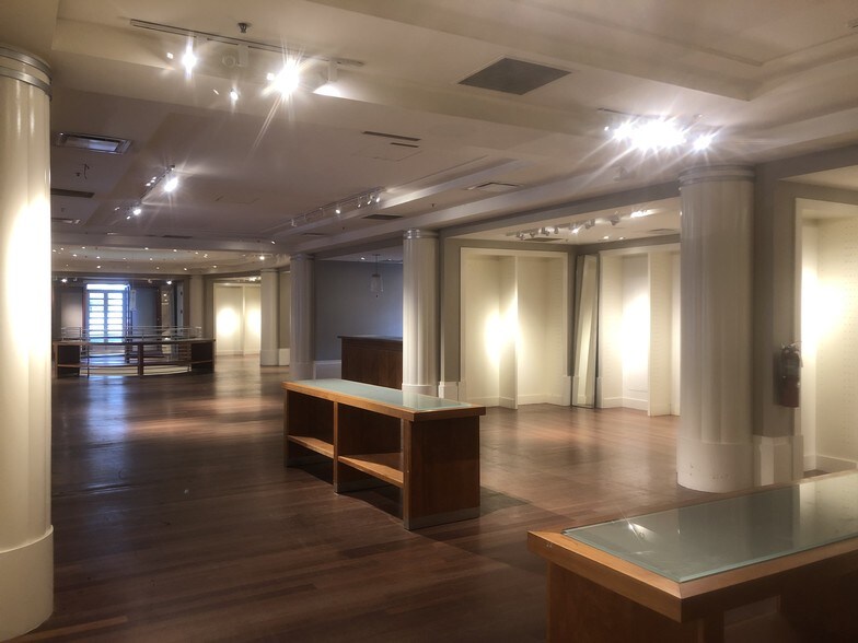 More Photos Of 800 Collins Ave, Miami Beach Storefront Retail Office For Sale