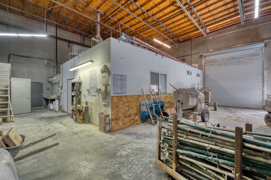 More Photos Of 10131 Iron Rock Way, Elk Grove Manufacturing For Lease