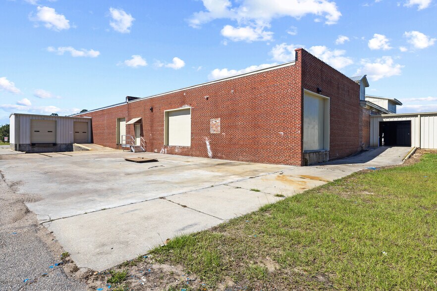 More Photos Of 122 E Laurel St, Mullins Industrial For Sale