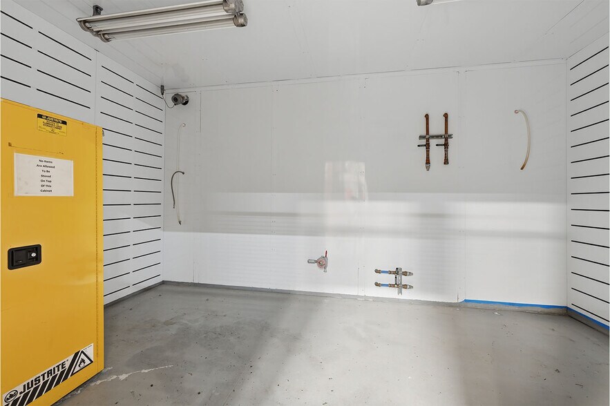 More Photos Of 7755 Arjons Dr, San Diego Warehouse For Sale