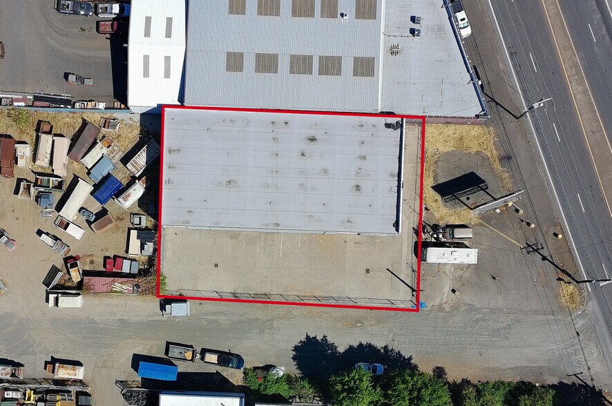 More Photos Of 251 NE Kilpatrick St, Portland Warehouse For Lease