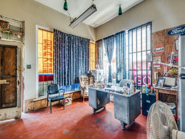 More Photos Of 1415 Cupples Rd, San Antonio Auto Repair For Sale